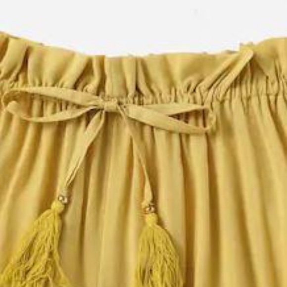 Yellow pompom shorts - Picture 3 of 4